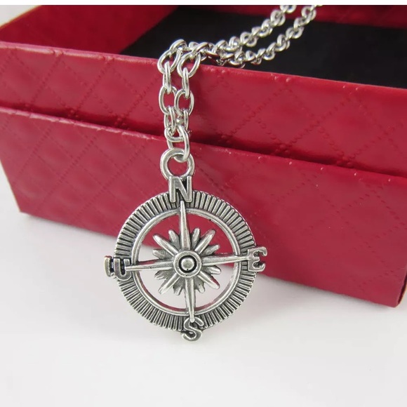 Retro Style Silver Compass Necklace - Picture 2 of 2